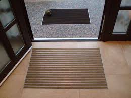 The entrance mat can be rolled up, durable and for laying on it. Fliesen Eingangsmatte Sauberlaufzohne Abtreter Emco Matte Kampmann Matte Berlin Potsdam Und Brandenburg