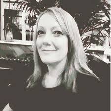 Julie Bloomer's Instagram, Twitter & Facebook