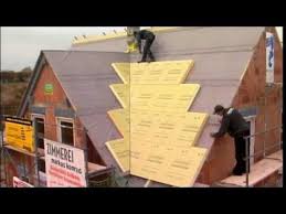 Mit Der Richtigen Dachdammung Konnen Hausbesitzer Sturm Und Hagelschaden Vorbeugen Eine Ausparrendammung Aus Pur Pir Hartschaum Hal Dach Dachgauben Dachstuhl