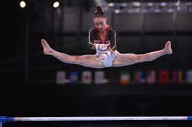 Nina derwael of belgium took advantage of her rivals' mistakes and nerves during the uneven bars final on sunday to win the gold medal in her specialty. Xexojqvgx7n5mm