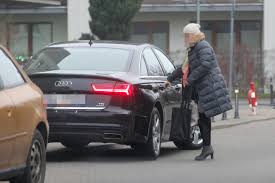 Absolwent szkoły głównej handlowej na dwóch kierunkach: Taxi Minister Tak Adam Niedzielski Podwozi Zone Do Pracy