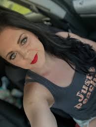 Hi there! I'm learning how to do the dang thing! Would love to find my  tribe 🩵 About to be 39 next month & finding me along the way! Momma ❤️🩵  bonus