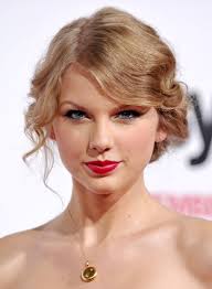 I also sometimes pin back one or both sides, or the front if only some parts of my hair are not cooperating. Taylor Swift And Her Vintage Curly Hair Locks Women Hairstyles