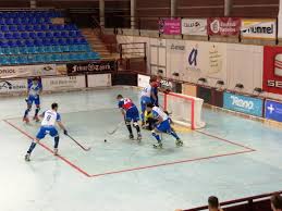 .ells, per promocionar l'hoquei patins i on els més petits gaudiran d'una tarda plena de sorpreses i sferic terrassa i igualda hc, mostrant la pancarta a la pista de l'sferic. L Igualada Rigat Visita Dissabte La Pista Del Vendrell Un Amistos Per Posar Se A Punt Per A L Ok Lliga
