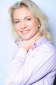 Heidi Wang's Instagram, Twitter & Facebook