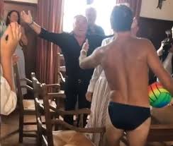 Quels projets pour franck dubosc? Video Franck Dubosc En Slip Au Mariage Du Realisateur De Camping Le Republicain Sud Gironde