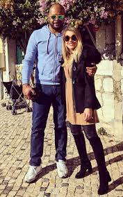 When a man loves a woman, versurile piesei lui bryan adams, prieteni apropiati, familie si o locatie de vis au fost cadrul perfect pentru nunta prezentatorului povestirilor de noapte, cabral si a sotiei lui, andreea ibacka actrita din telenovela iubire si onoare care are marele final pe 24 iunie, acasa. Cabral È™i Andreea Ibacka Verdict Ro