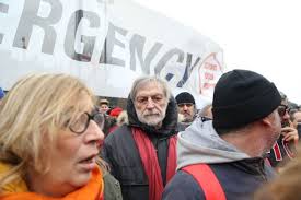 Leggendo questo profilo biografico puoi conoscere anche la bibliografia, l'età e la data in cui. E Morto Gino Strada In Prima Fila Al Corteo Antifascista Di Macerata Merito Suo Se Si Svolse In Tranquillita Cronache Maceratesi