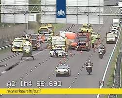 De a2 bij nieuwegein heeft urenlang in beide richtingen stilgestaan na een groot ongeluk waarbij zeker vijf personenauto's betrokken waren. Verkeer Rondom Utrecht Ontregeld Door Ongeluk Op A2 Met Meerdere Voertuigen Utrecht Ad Nl