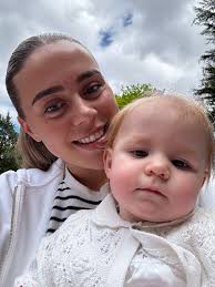 Super late 🍯🌕 post because ringing in the new year as your wife was 10/10