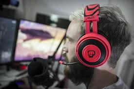 Razer Kraken Pro V2 Oval Ear Cushions Analog Gaming Headset Razer Pewdiepie Kraken Pro V2 Analog Gaming Headset For Pc Xbox One And Playstation 4 Oval Ear Cushions Neon Red Read M Gaming Headset Pewdiepie Xbox One
