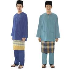 Baju melayu is a traditional malay costume, originated from the court of malacca, and is traditionally worn by men in brunei, malaysia, singapore, parts of indonesia (especially sumatra and kalimantan), southern philippines, and southern thailand. Baju Melayu Cekak Musang Atau Baju Melayu Teluk Belanga Jadi Pilihan Toluna