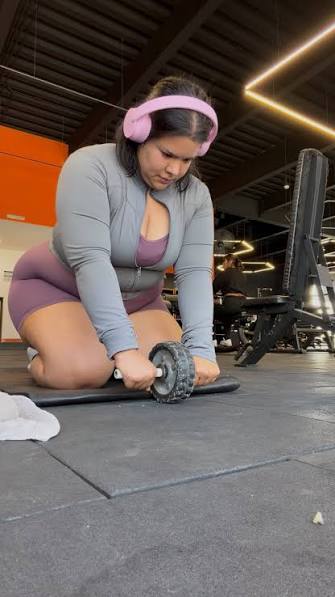 No aguantan a las mancuernas gorditas 🤪 #humor #gym #curvyblogger #gymlife