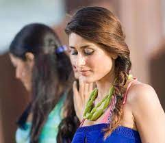 27 Most Stylish Hairstyles Kareena Kapoor Has Ever Flaunted Hair Styles Stylish Hair Cool Hairstyles