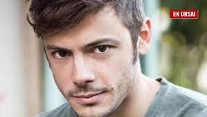 He is an actor, known for девять королев. Tomas Fonzi Estos Ultimos 4 Anos Los Vivi Con Un Nubarron Negro En La Cabeza