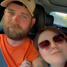 Hi, I have a venture and i looking for the cargo hold but I can only see  the mining hold. Everybody says It should have a cargo hold. I am confused