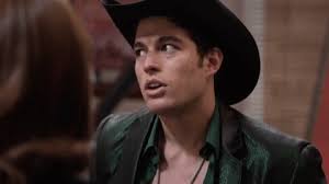 Danilo Carrera es un adorable villano en 'La doble vida de Estela Carrillo' 