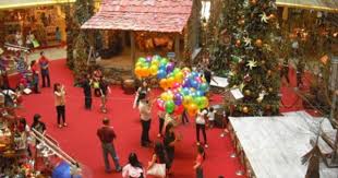 Christmas In Malaysia Malaysia Auswandern Leben Und Reisen Mary Christmas Christmas Celebrations Real Christmas Tree