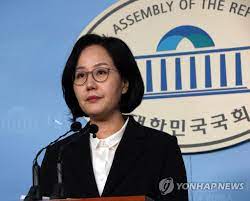 지역구 민원창구가 될 뻔한 위원회임에도 불구하고, 김현아 의원은 초선 비례대표지만 부동산 전문가의 저력을 과시하며 성실한 국정감사와 청문회 및 대정부질문으로 긍정적인 평가를 받고 있다. ë°°í˜„ì§„ ê¹€ì¢…ì¸ ëœ¨ë‚´ê¸° ê¹€í˜„ì•„ ëŒ€ë³€ì¸ì§ ë˜ì§€ê³  ë§í•´ ì—°í•©ë‰´ìŠ¤
