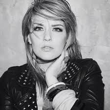 Lauren Barlow's Instagram, Twitter & Facebook