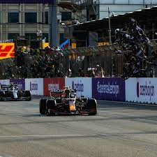 Y ahora en 2021 con un primer lugar. Formel 1 Perez Erleichtert Auto Fast Mit Defekt Abgestellt