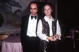 Funeral john cazale last photo. The Tragic Romance That Shaped Meryl Streep S Life