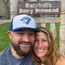 DYK: Ken Griffey Jr. was the first Hall of Fame player who hit 40+ home  runs in a season in both the AL and NL. He was traded from the Mariners to