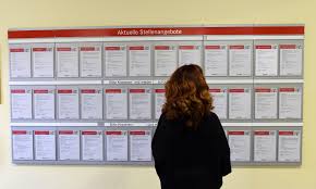 Sie müssen sich vom jobcenter abmelden, wenn sie eine erwerbstätigkeit angenommen haben, mit welcher sie ihren lebensunterhalt finanzieren können. Hartz Iv Empfanger Jobcenter Stecken Klienten In Kurse Um Eigene Ziele Zu Erreichen Wirtschaft Tagesspiegel