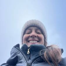 I know sometimes clients may think that us instructors make them ride  without stirrups because we are feeling sadistic that day 😂, but it really  does improve your balance. I regularly ride