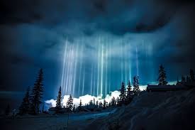 Photographer Captures Amazing Light Pillars In Northern Ontario 10 Pics Bored Panda Cool Pictures Nature Otherworldly