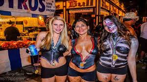 A short walk from the eclectic shops, famed nightlife, and signature architecture of duval street, the southernmost beach resort offers an island retreat away from the hustle and bustle. Fantasy Fest Key West Traum Urlaub Florida