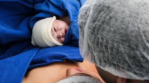Saat bayi lahir, tali pusat akan dipotong dan disisakan sedikit. Peruntungan Bayi Yang Lahir Di Tahun Tikus Logam 2020
