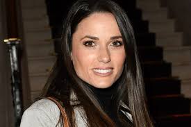 Capucine anav (born april 22, 1991 in the 8th arrondissement of lyon) is a french television host, actress and producer. Capucine Anav En Couple Avec Victor C Est Officiel Video