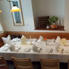 The restaurant offers lunch and dinner and the menu is traditional. Weisses Rossl Wasserburg Inn Speisekarte