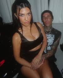 Aug 13, 2021 · kourtney kardashian wasn't having it when a slew of folks checked out some of her pics and jumped to the conclusion. Travis Barker Flies For The First Time Since 2008 Plane Crash Travels With Kourtney Kardashian Amid Pregnancy Rumors