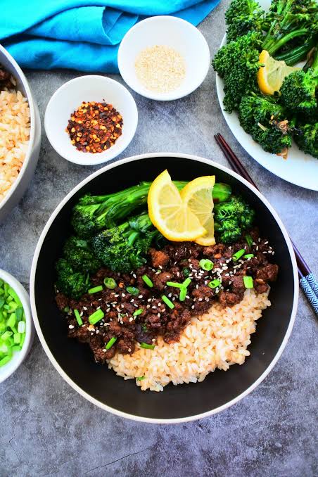 MikFit Approved Meal Ground beef, rice, veggie. Sauce of choice. 