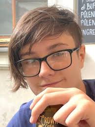 PILNE! ZAGINĄŁ 16-LETNI KUBA Prosimy o udostępnienie informacji. Policjanci  z Olesna poszukują małoletniego Jakuba Papiorkowskiego. 16-latek wczoraj  (28 sierpnia) około godziny 09.00 wyszedł z domu w Oleśnie i do tej chwili  nie