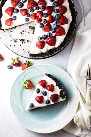 When thickened, scoop half of the pudding mixture into the pie crust. 4th Of July White Chocolate Cream Pie Coco And Ash