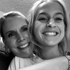 Hey guys! My name is Julia McNeal and I'm from Fort Worth, TX. I am  committed to Baylor and majoring in biology