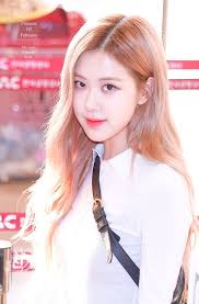 Blackpink Rose Airport Photos At Gimpo Off To Japan September 17 Blackpink Rose Blackpink Kpop Hair