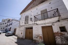 Planta alta con tres dormitorios, salón con chimenea y con cocina junto a él. Alpujarra Granadina Casa De Labranza En Venta A Rehabilitar Ideal Turismo Rural Lancois Doval