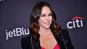 Jennifer love hewitt preparing for a valentine's day party in santa monica. Rq7birkwrsvcm
