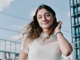 Politiek interesseert mij niet. Woke? Nog nooit van dat woord gehoord: ASMR-sensatie  Nanou en tiktokkers Nour en Fatma | De Morgen