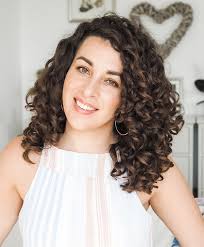 A good hair mousse keeps hairstyle in place, tames frizz, sculpts strands, adds shine and volume. The Lmg Method Curly Cailin