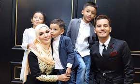 Salah satunya nama anak dua kata islam yg mempunyai makna nama yang bagus bagi calon putra & putri anda. Anak Kandung Aliff Syukri Dikatakan Anak Angkat
