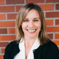 Lindsey Steele's Instagram, Twitter & Facebook