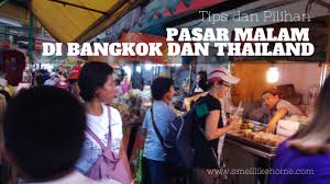 Di pasar malam ini, konsep lapaknya terlihat tidak seragam, tetapi tetap rapi. Travel Blog Indonesia Smell Like Home