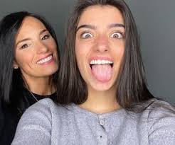 42 Images About Dixie D Amelio On We Heart It See More About Dixie Damelio Girl And Icon In 2020 Dixie Pretty People Celebrities