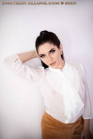 Amateur Allure | Behind the Scenes | Page 22