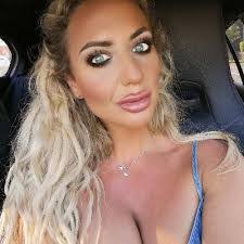 Sara Capps's Instagram, Twitter & Facebook